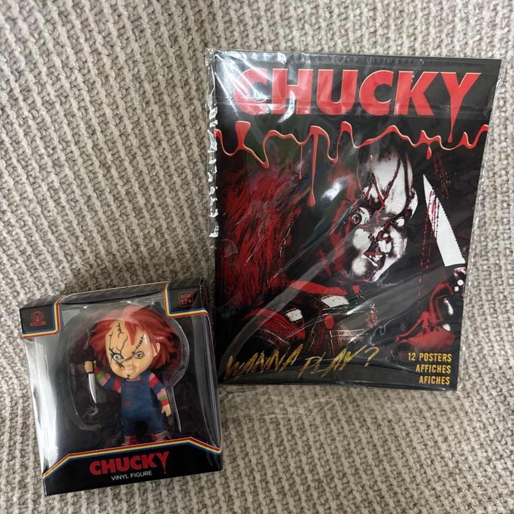 Chucky Vinyl Figure and Poster Set